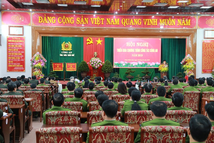 can bo chien sy cong an thua thien hue luon gan dan