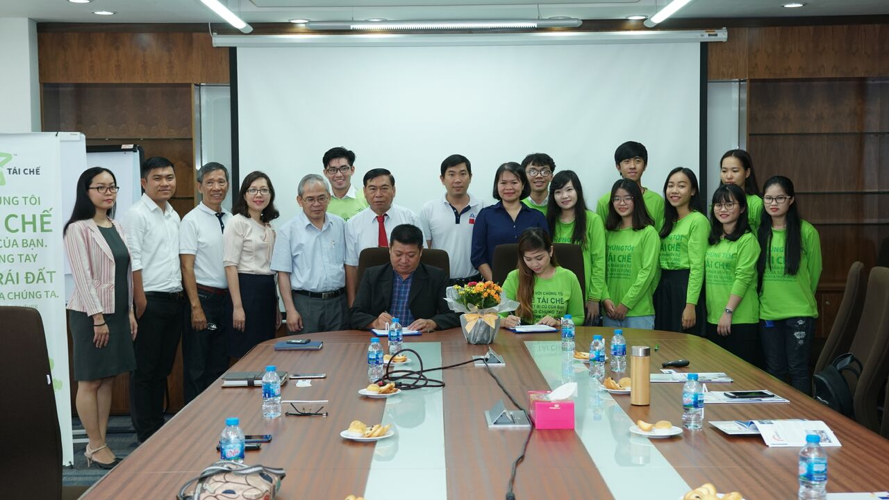 chung tay bao ve moi truong voi ngay hoi thu gom rac thai dien tu