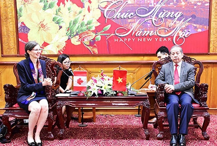 dai su canada tai viet nam tham lai co do hue sau 20 nam