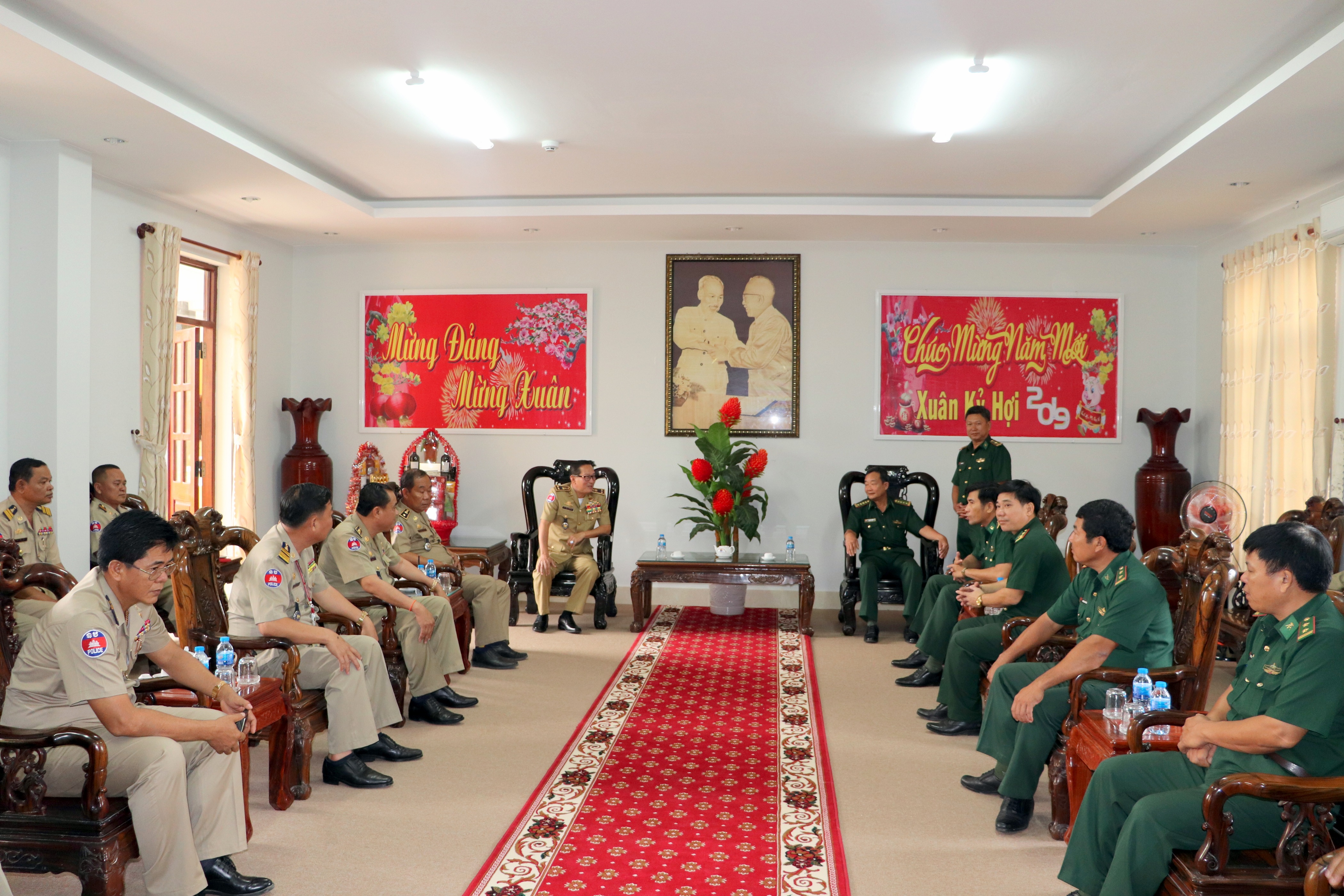 cong an tinh ta keo tham chuc tet bo doi bien phong tinh an giang
