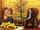 nguoi sang lap wikileaks julian assange bi ket an 1 nam tu