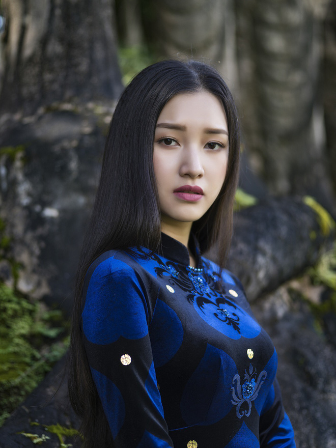 nang tho xu hue ngoc tran tai xuat voi ao dai dat vang