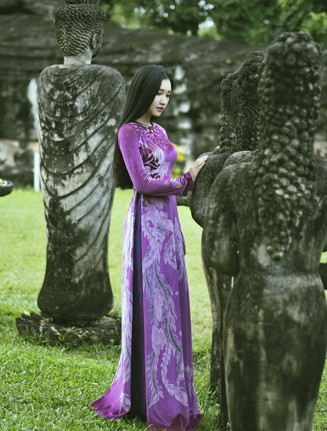 nang tho xu hue ngoc tran tai xuat voi ao dai dat vang