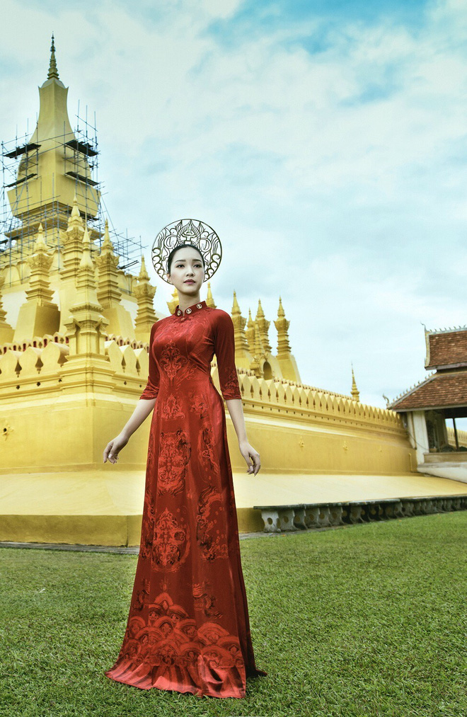 nang tho xu hue ngoc tran tai xuat voi ao dai dat vang