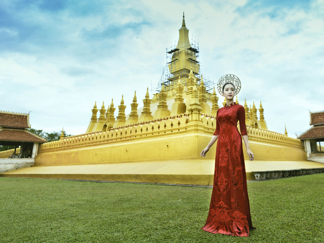nang tho xu hue ngoc tran tai xuat voi ao dai dat vang