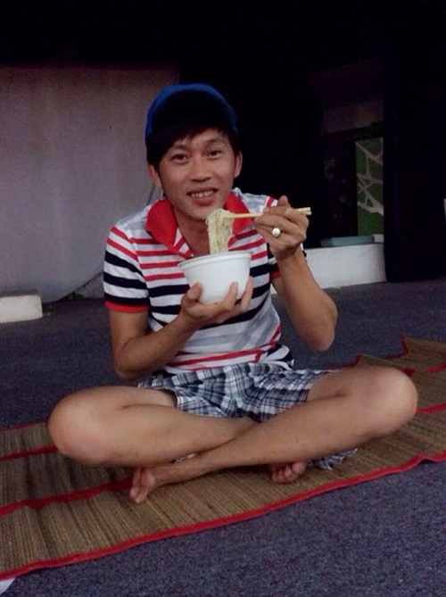 hoai linh di chan dat chup anh voi dan em noi tieng