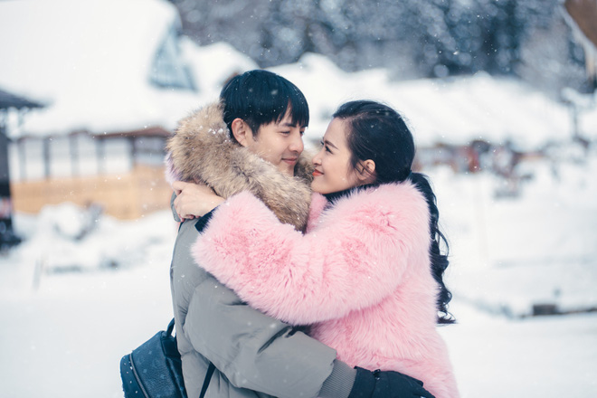 ong cao thang om chat dong nhi giua tiet troi lanh gia