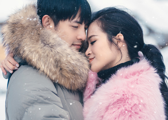 ong cao thang om chat dong nhi giua tiet troi lanh gia