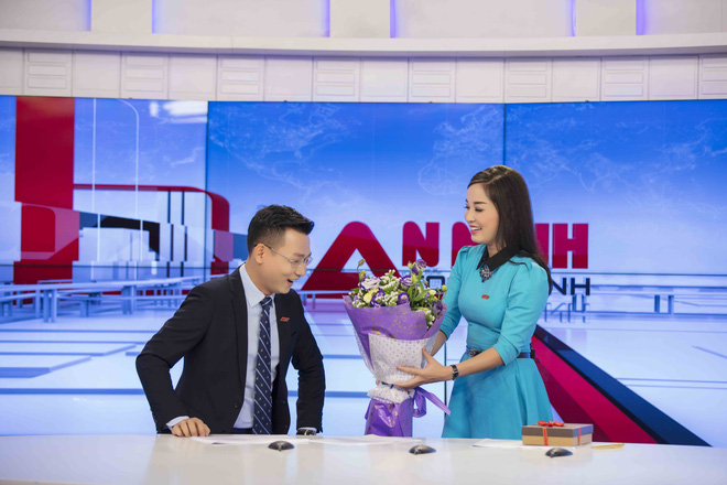 mc the cuong bat ngo khi duoc minh huong tang hoa nhan ngay valentine