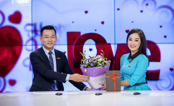 mc the cuong bat ngo khi duoc minh huong tang hoa nhan ngay valentine