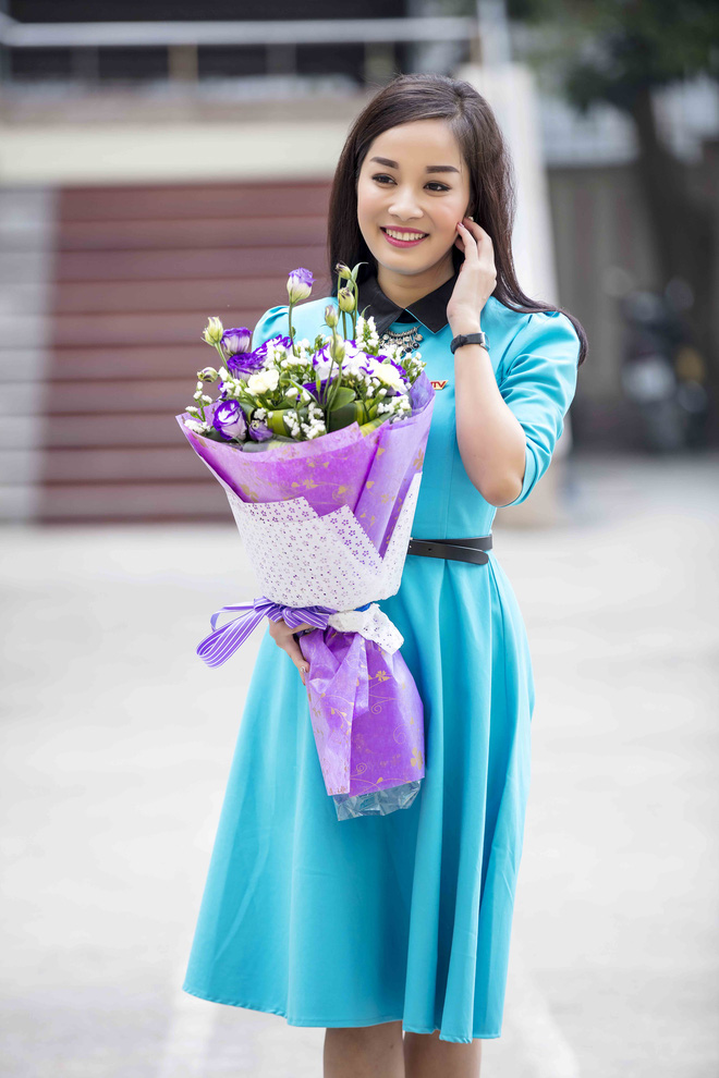 mc the cuong bat ngo khi duoc minh huong tang hoa nhan ngay valentine