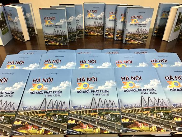ra mat sach ha noi 30 nam doi moi phat trien 1986 2016