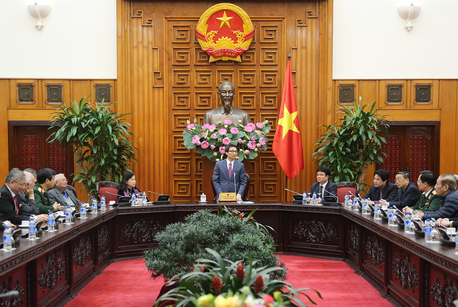 nhiem vu trong tam cua nganh y te nam 2017 la quan ly suc khoe cho tung nguoi dan