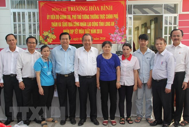 hang tram phan qua te t toi nguoi dan hai ti nh tie n giang va long an