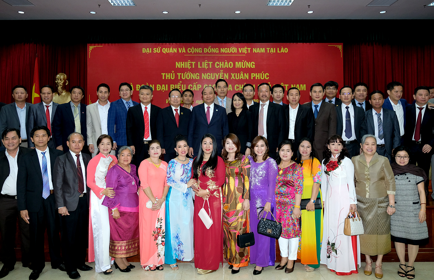 hai thu tuong chuc tet cong dong nguoi viet tai lao