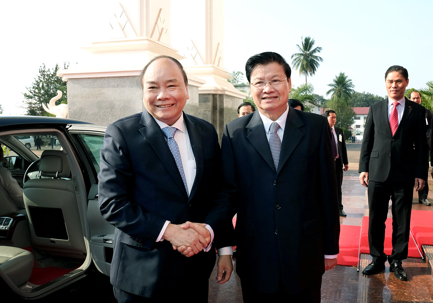 12 van kien hop tac dua quan he viet lao len tam cao moi