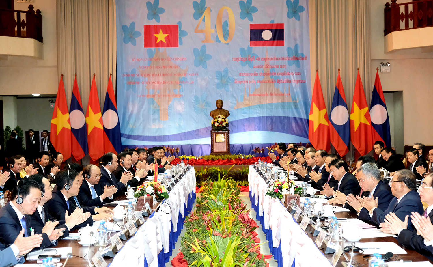 12 van kien hop tac dua quan he viet lao len tam cao moi