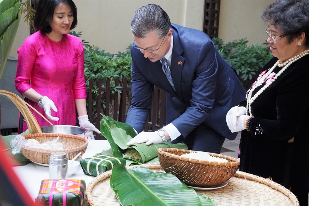dai su my tai viet nam banh chung goi tron tinh hoa van hoa viet