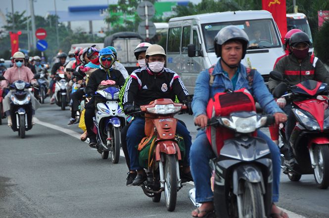 nguoi dan un un tro lai tp ho chi minh lam viec dau nam moi