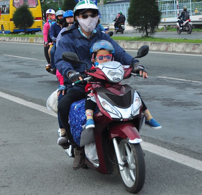 nguoi dan un un tro lai tp ho chi minh lam viec dau nam moi