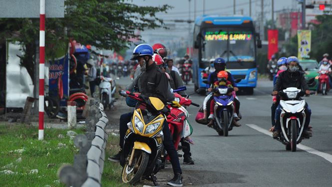 nguoi dan un un tro lai tp ho chi minh lam viec dau nam moi