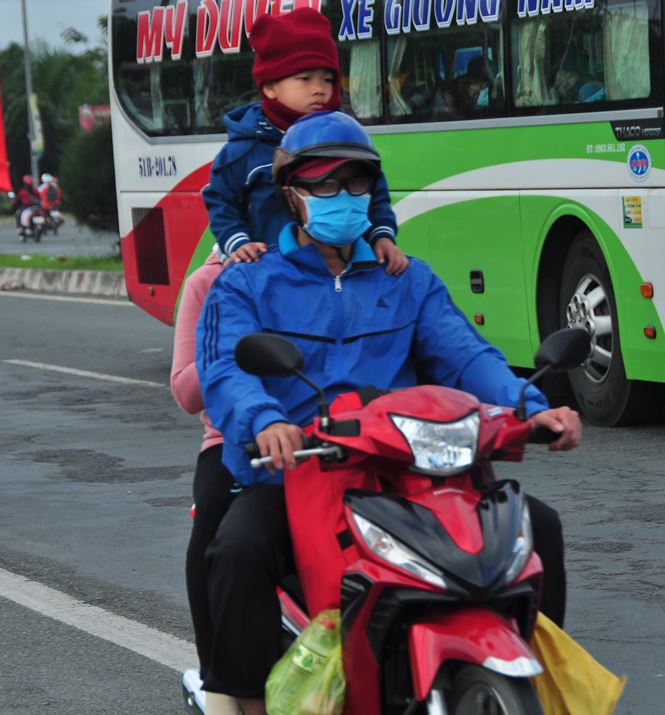 nguoi dan un un tro lai tp ho chi minh lam viec dau nam moi