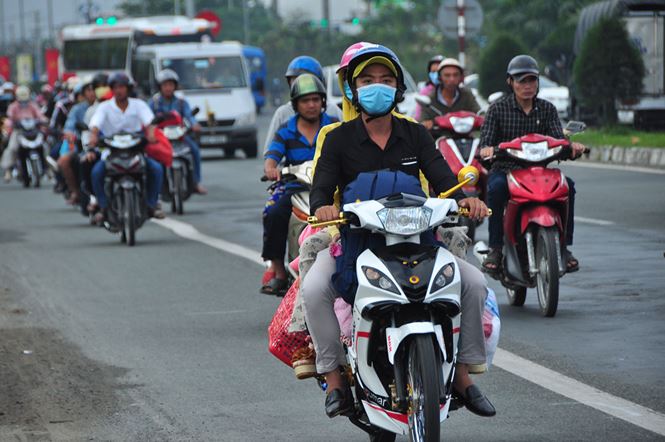 nguoi dan un un tro lai tp ho chi minh lam viec dau nam moi