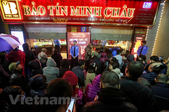 dan ha noi doi mua xep hang som mua vang ngay than tai