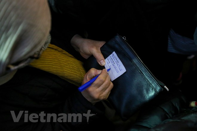 dan ha noi doi mua xep hang som mua vang ngay than tai