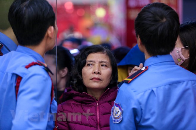 dan ha noi doi mua xep hang som mua vang ngay than tai