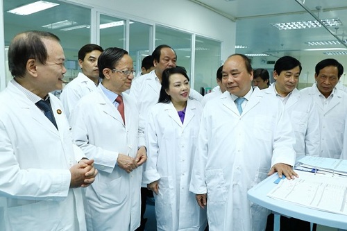 thu tuong mong y bac sy cham soc nguoi benh nhu ruot thit cua minh