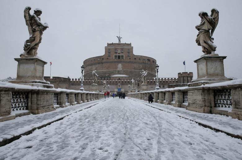 bao tuyet hiem hoi tran qua thu do rome italy