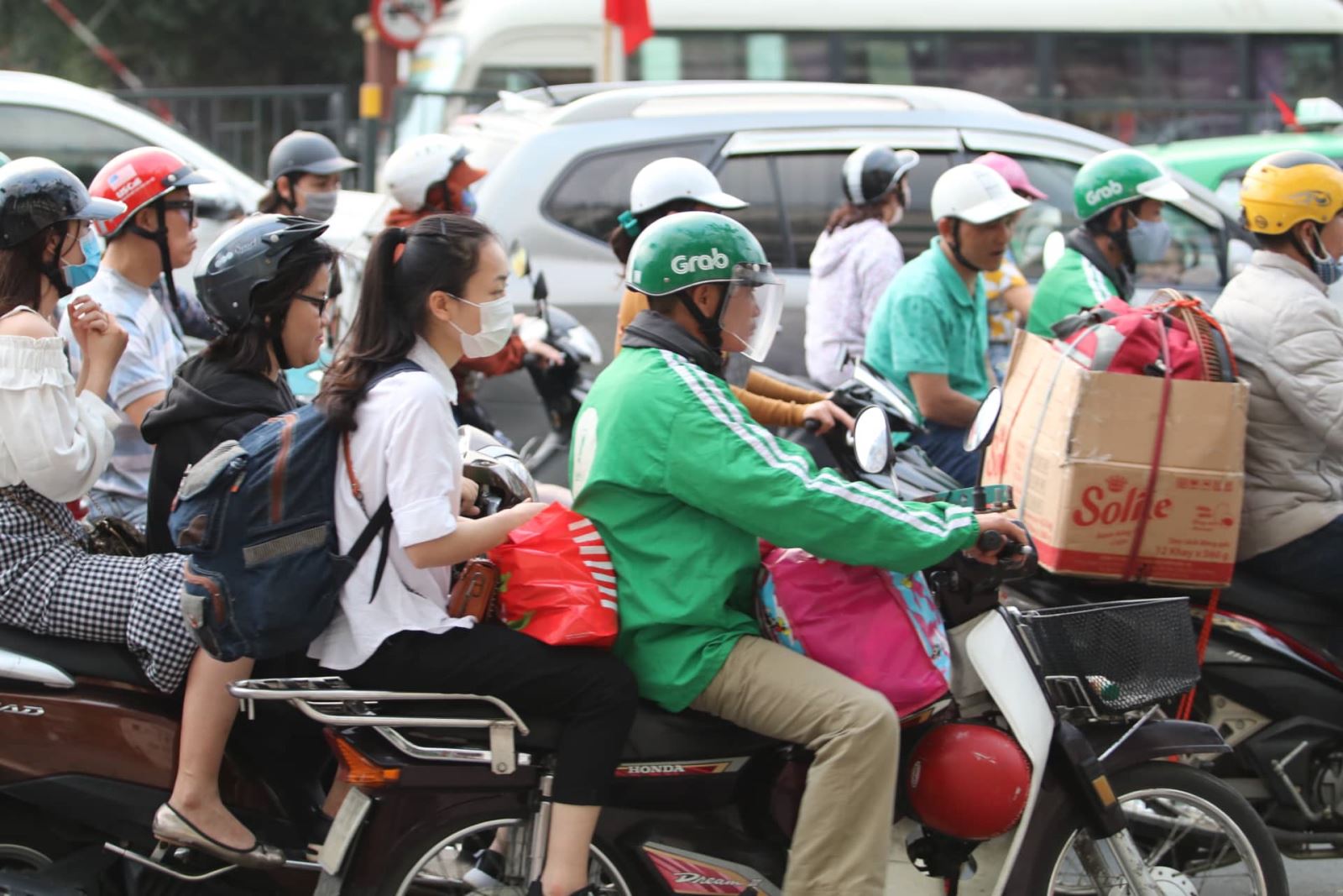 nguoi dan un un do ve thu do sau dot nghi tet