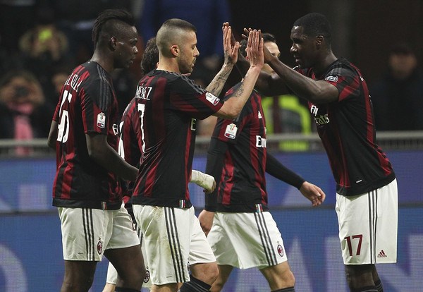 de bep alessandria 5 0 ac milan vao chung ket coppa italia