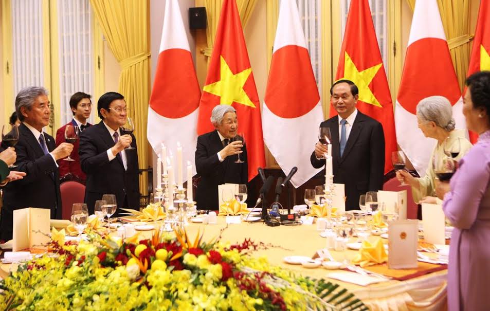 nha vua nhat ban mong muon that chat quan he huu nghi giua hai nuoc