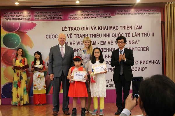 em ve viet nam em ve nuoc nga tinh nga viet qua doi mat tre tho