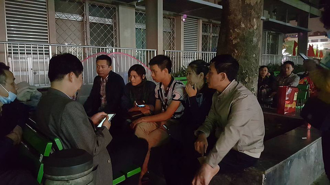 mot minh di kham thai ba bau 6 thang bi co giat sui bot mep o phong kham tu