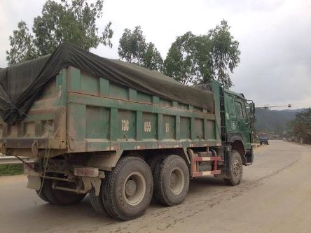 quang binh xe qua tai long hanh tren ql12a