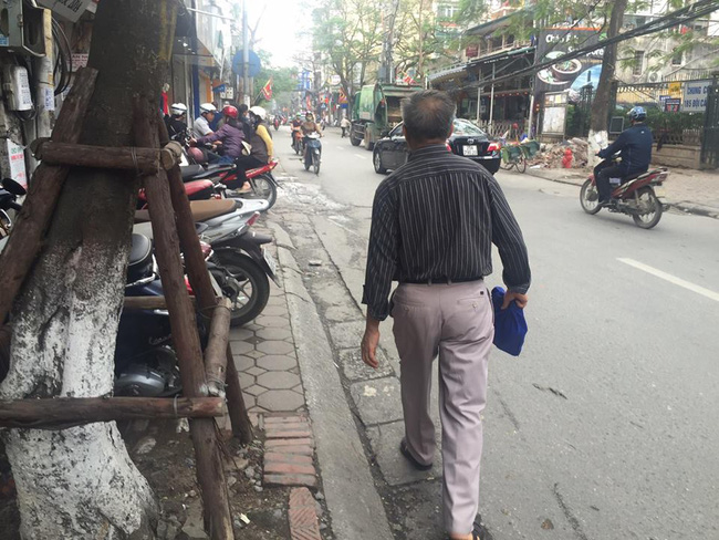 chum anh ke vach phan cach via he danh cho nguoi di bo o ha noi chi con 30cm