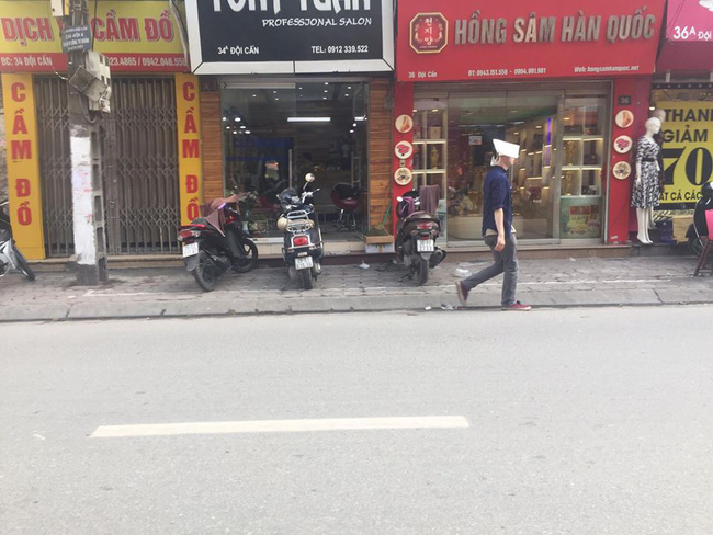 chum anh ke vach phan cach via he danh cho nguoi di bo o ha noi chi con 30cm