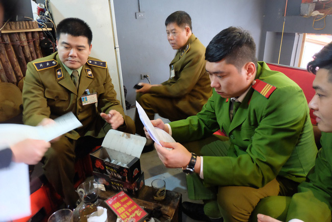 ha noi xu phat nhieu ho kinh doanh ban bong cuoi cho gioi tre o pho co
