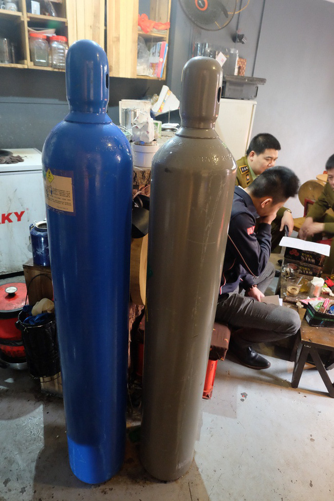 ha noi xu phat nhieu ho kinh doanh ban bong cuoi cho gioi tre o pho co