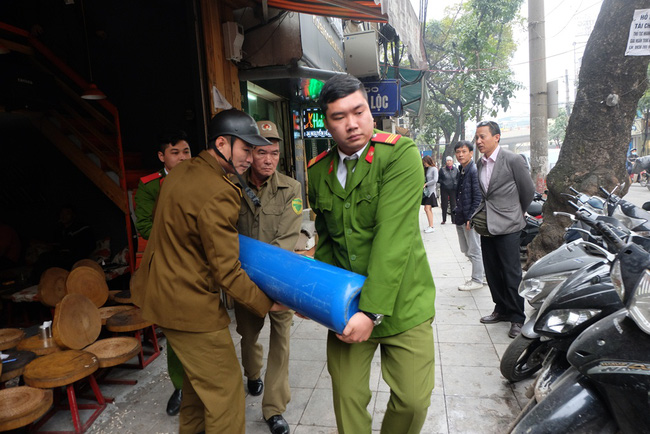 ha noi xu phat nhieu ho kinh doanh ban bong cuoi cho gioi tre o pho co