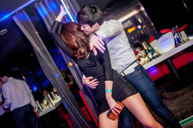 ki su mai dam o han quoc cua mot dong tinh nam dan ong o day chiu choi gap 16 lan o my ferrari du thuyen may bay chua la gi