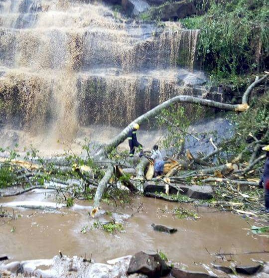 20 nguoi chet vi bi cay roi trung dau o thac nuoc ghana