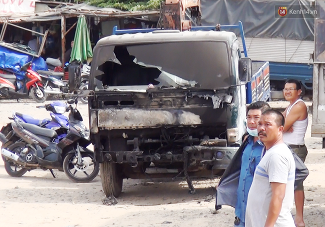 xe tai boc chay du doi lan sang 3 nha dan o sai gon