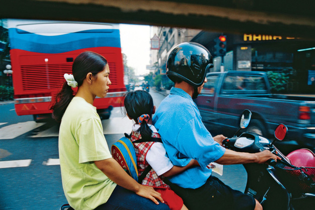 tre em o cac nuoc tren the gioi thuong den truong bang cach nao