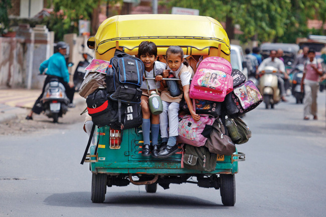 tre em o cac nuoc tren the gioi thuong den truong bang cach nao