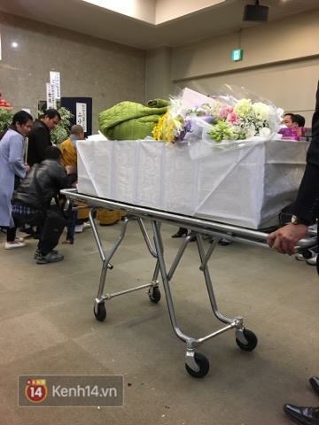 em trai cua be gai nguoi viet tu vong tai nhat khien nhieu nguoi xot xa khi hoi me khi nao l ve