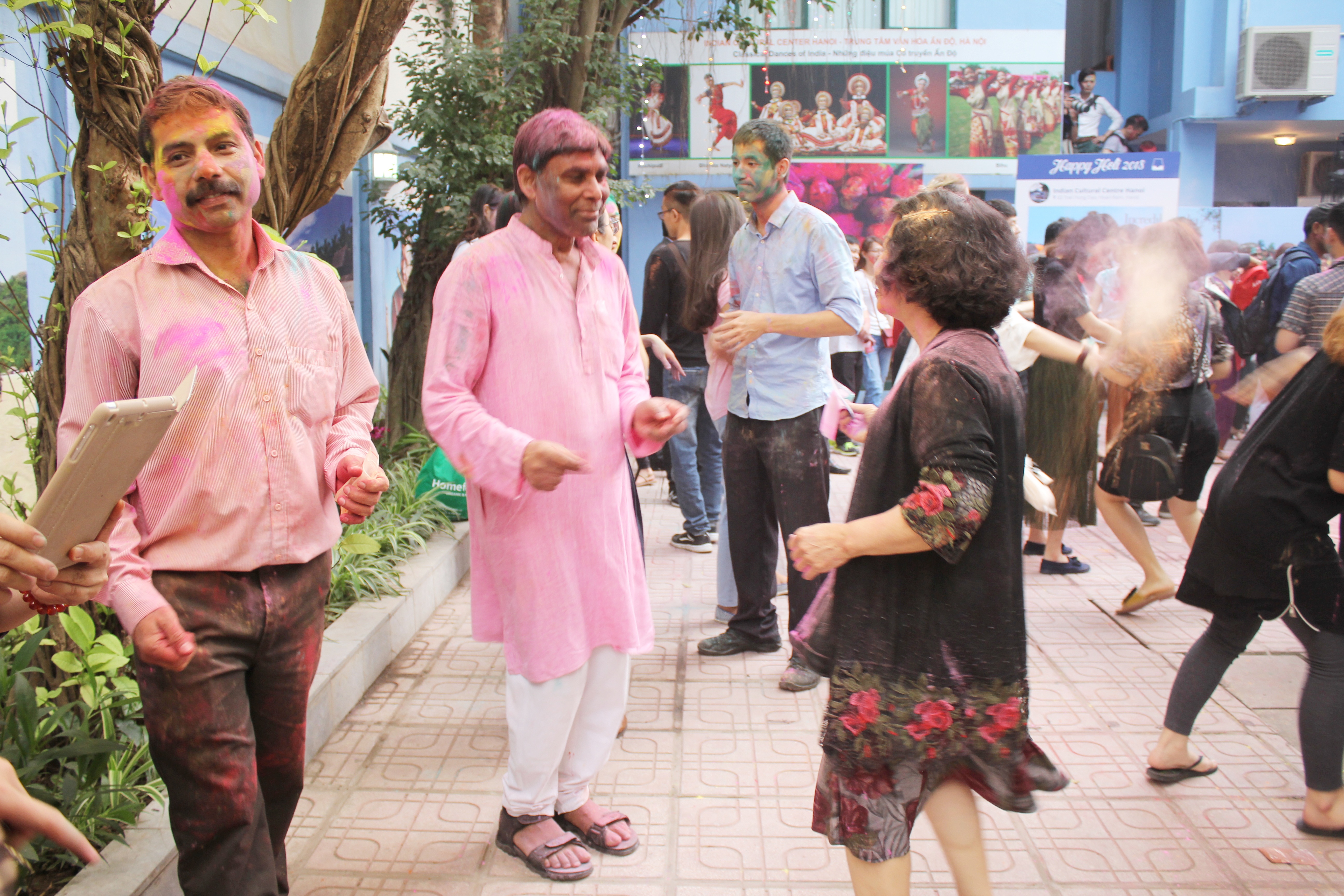 ruc ro sac mau tai le hoi holi cua an do